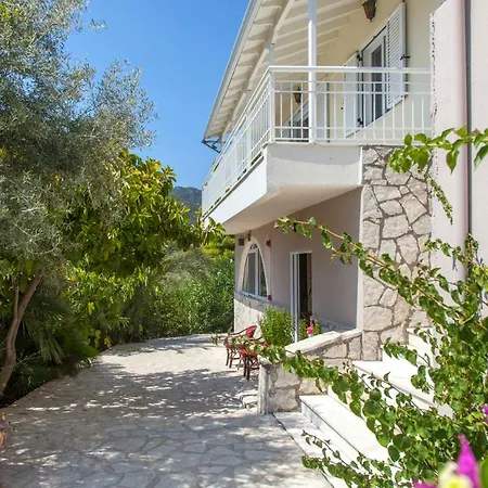 Vparaskevi Nydri (Lefkada)